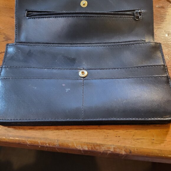 LIZ CLAIBORNE  WOMANS HAND PURSE, BLACK IN COLOR WITH 5 POCKETS - Picture 2 of 3